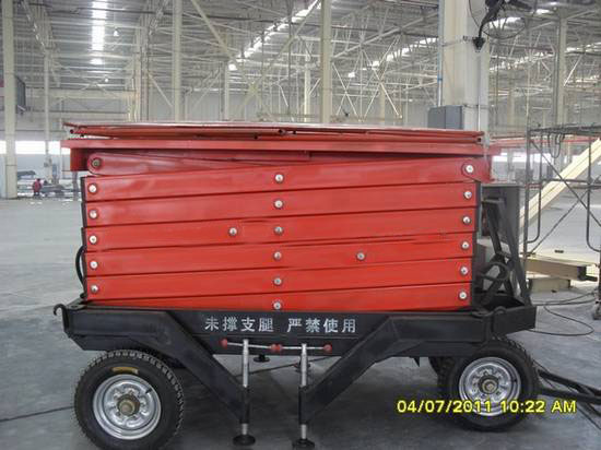 四輪移動(dòng)式液壓升降平臺(tái)